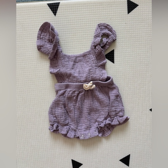 Boutique|Baby girl pastel lavender Ruffled Romper,gauze cotton•Boho beachy style - Picture 4 of 5